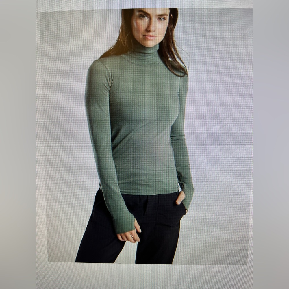 Athleta Foresthill Ascent Seamless turtleneck